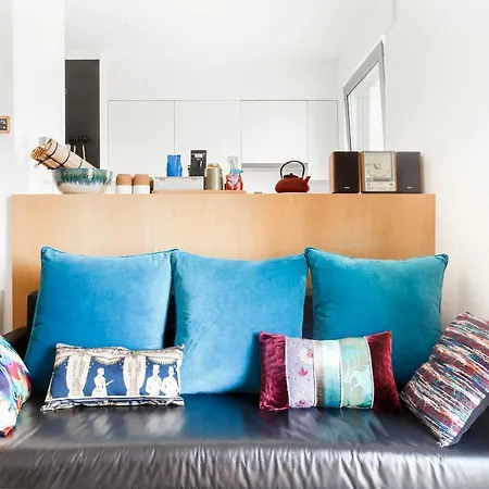 Central Premium W/parking Apartment *