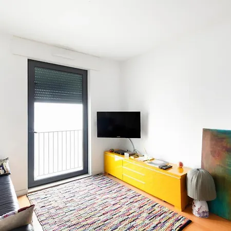 Central Premium W/parking Apartment *